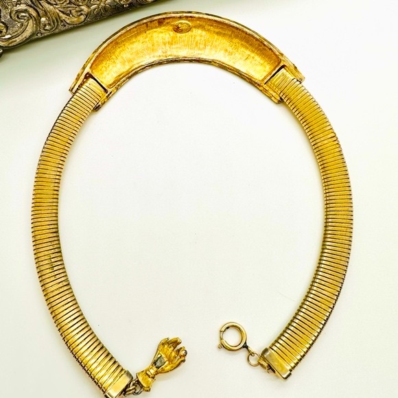 🔥 RARE Vintage Modernist Gold Tone Enameled Omega Necklace. - Picture 10 of 15